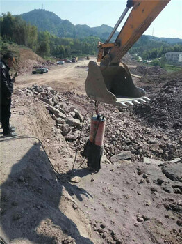 挖沟渠挖到石头破碎机器岩石劈裂器哪卖