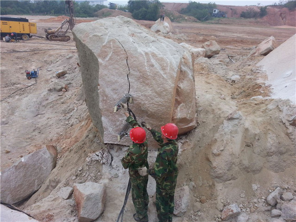 山东菏泽遇到坚硬石头分裂机静态岩石涨裂机可以劈裂多厚