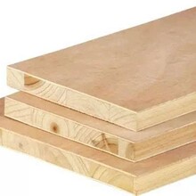 本厂出售：木工板，机拼板，机芯板，高档木工板，机拼新杉木板。质量好可贴牌。