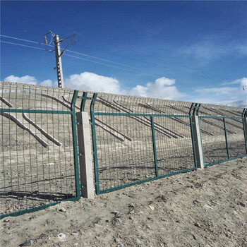 廣西鐵路隔離柵鄉(xiāng)村公路工程建設(shè)使用年限大鐵路護(hù)欄網(wǎng)浸塑網(wǎng)片