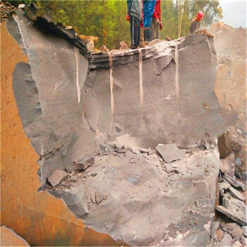 山东东营破石头机器矿山开采大型劈裂棒低成本设备