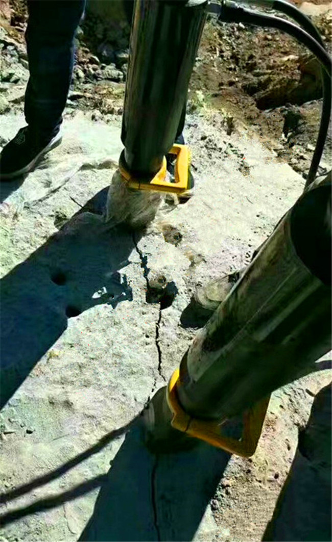 江苏无锡开采的石头用岩石机静态开采设备