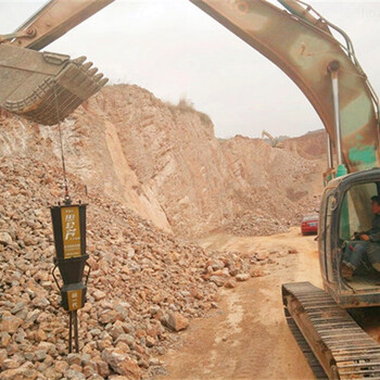 云南西双版纳350矿山无爆破开采新设备施工案例