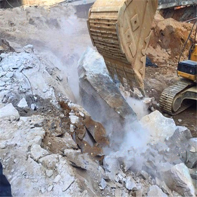 湖南郴州挖基坑破石头机器裂石机快速开采设备