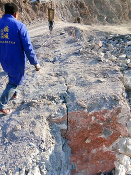 河北南宫市胀石机水下破裂礁石岩石分裂机已经解决