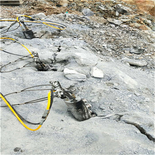 新闻：云南瑞丽市石头静态破碎坚石大型开山机案例参考