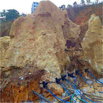 河北邯郸市矿山开采快速破硬石头的机械操作讲解