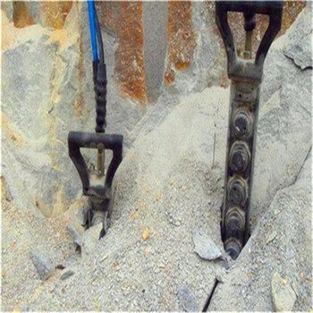 黑龙江黑河矿山开采快速破硬石头的机械点击解读