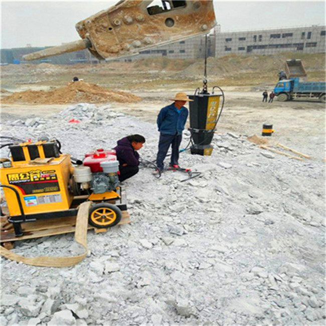 辽宁海城市石头静态破碎坚石大型开山机施工视频