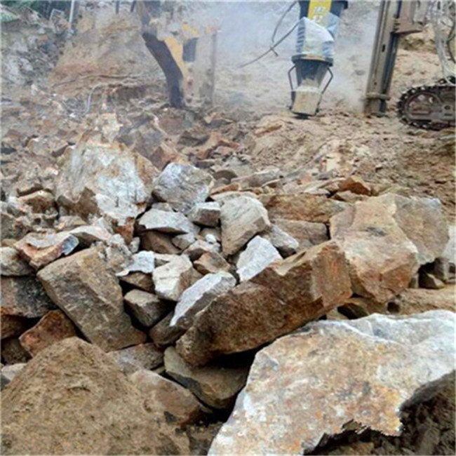 辽宁海城市石头静态破碎坚石大型开山机施工视频