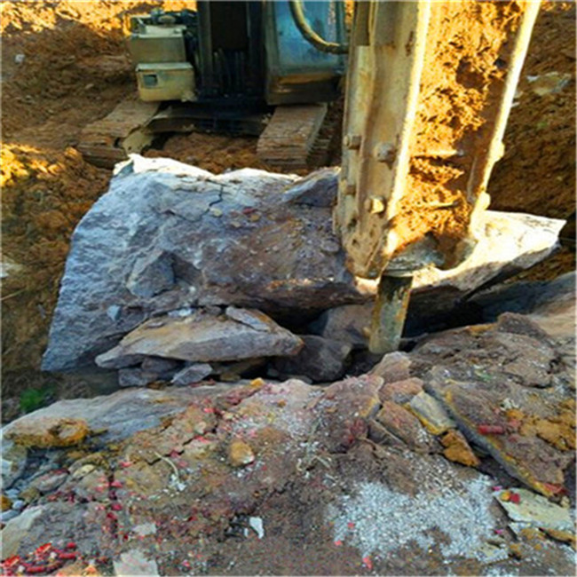 河北沧州市石头静态破碎坚石大型开山机免放炮设备