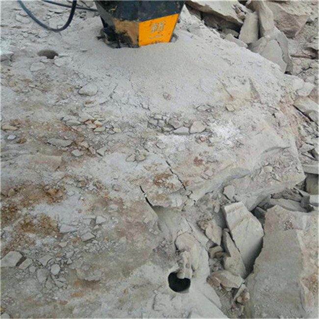 宁夏固原市有一种能快速石头的设备快速破石设备