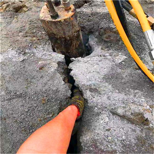广东清新混凝土路面石头分解好用的机器可靠