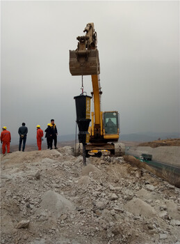 湖南新化水库修建石头太硬劈裂机订购电话