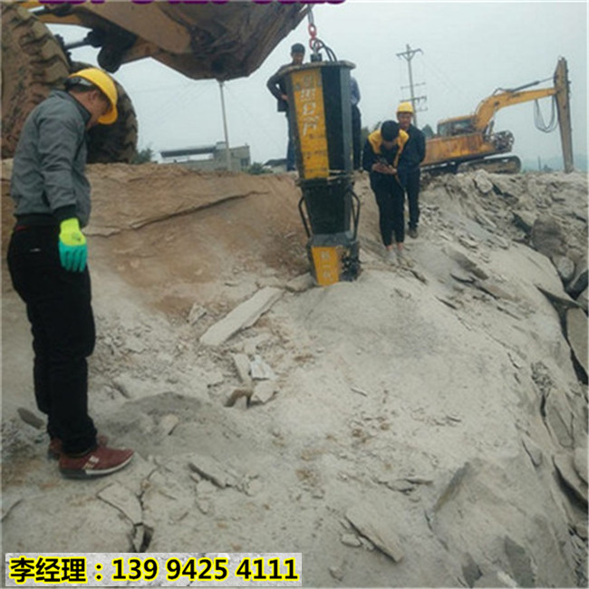 江苏泰州基坑开挖破裂坚硬岩石设备专破硬石头