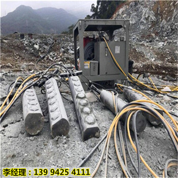黑龍江海倫市高速公路修建遇到硬石頭炮機(jī)打不動破石機(jī)快速破碎硬石頭