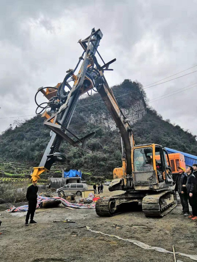 安徽阜阳石方开挖岩石无法放炮液压劈裂机案例视频