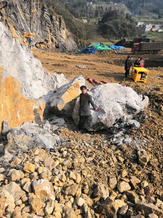 四川万源适合挖地基的破石头机器劈裂棒能破多深