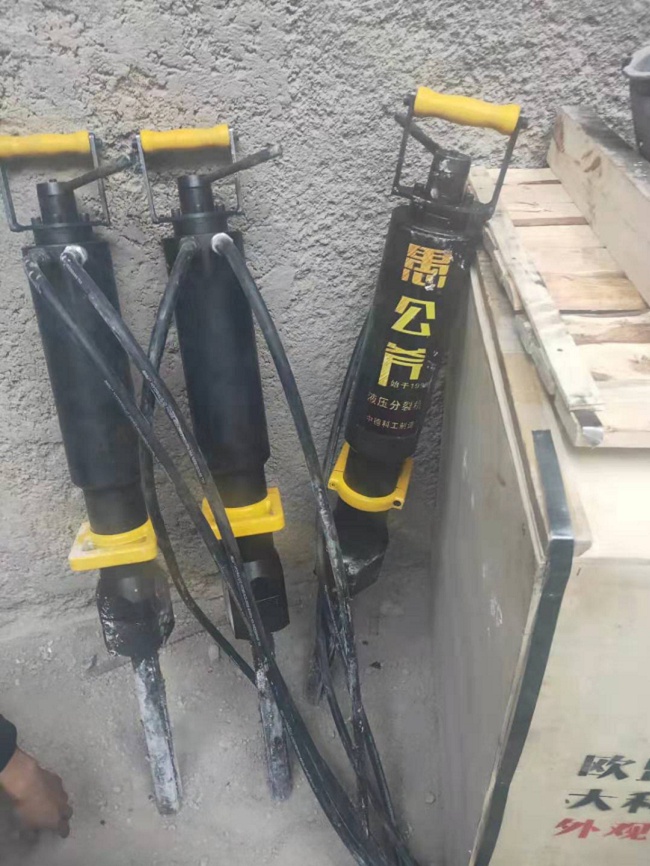 江西吉安石料廠開采代替破碎錘開石頭機器專破硬石頭