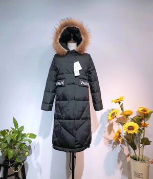 品牌女裝批發(fā)《羽絨服》