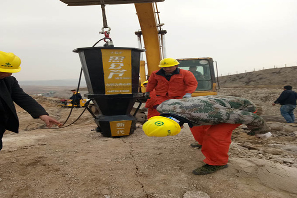 河北秦皇岛挖沟渠沟槽遇到岩石液压破石设备大概多少钱