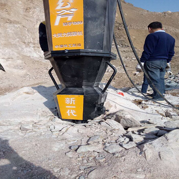 快速分裂硬石头机器岩石劈裂棒黑龙江新闻报道