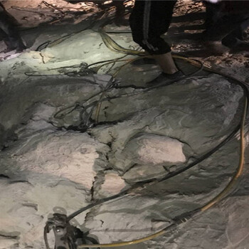 安徽宿州高速修建坚硬岩石分裂机开采案例
