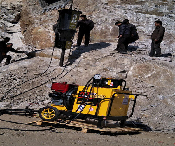 四川凉山矿山开采比钩机破石机器能用多久