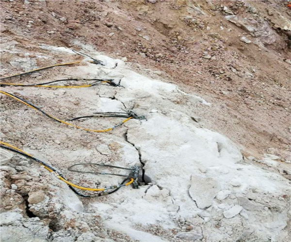 海陵区竖井开挖有石头用劈裂机一套多少钱