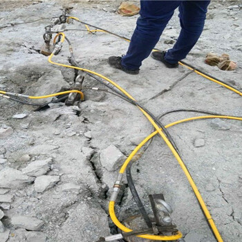 吉林延边房地产建设挖地基平破石头劈裂机生产视频