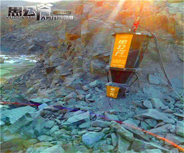 二次破碎大块石头用什么机器河南许昌新闻报道