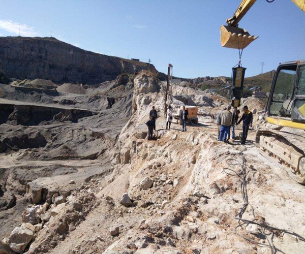 采石场开采低成本破石头机器陕西铜川一套多少钱