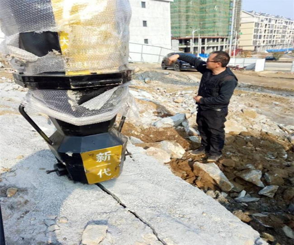 湖北荆州公路扩建岩石开山分石机液压致裂器开采案例