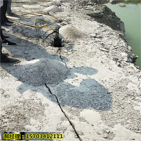 河北廊坊矿山开采液压采石设备打石机 