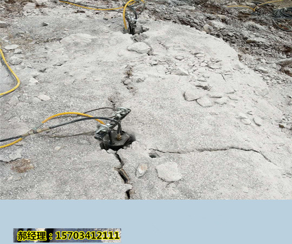 湖北荆州修路遇到硬石头岩石劈裂棒