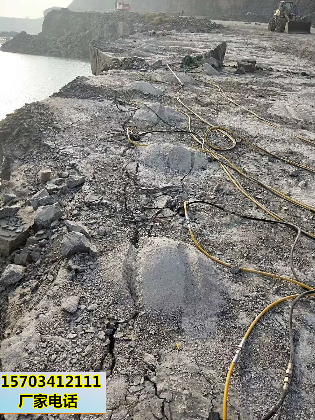 挖河道沟渠遇到花岗岩开石头致裂器阿坝