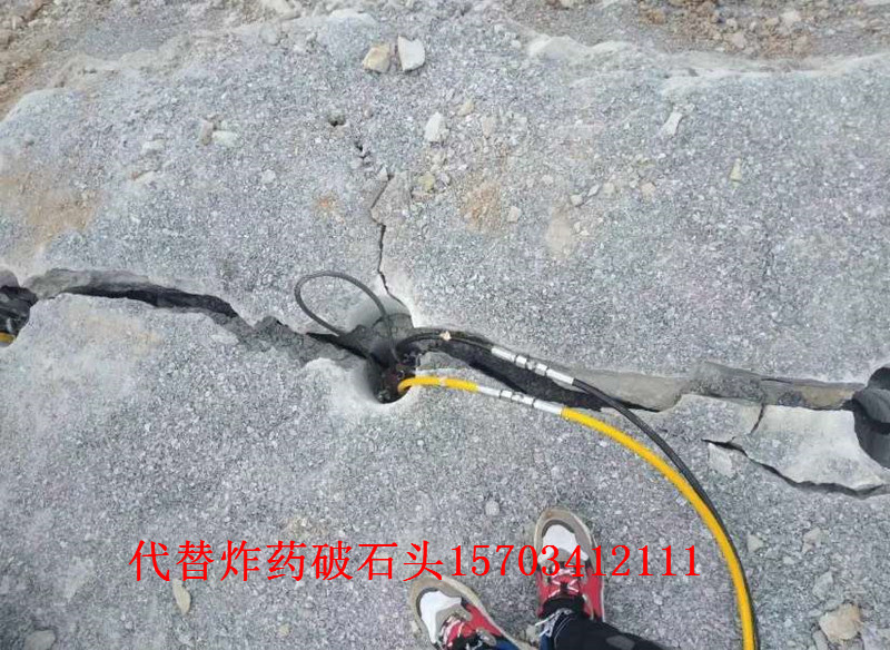 九江道路修建快速胀裂石头的机器-破石机