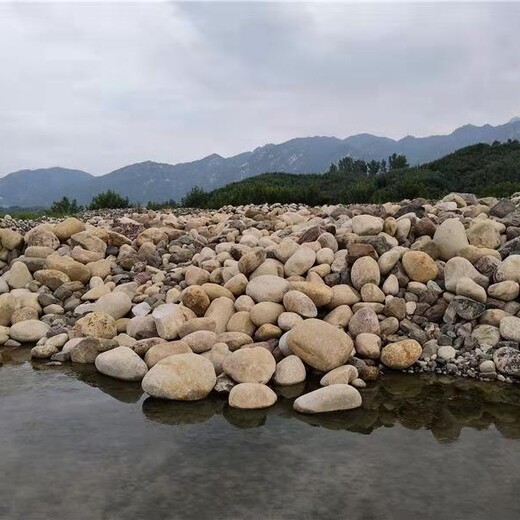 扬州茂名人工湖铺设鹅卵石水冲石人工湖铺设鹅卵石价格