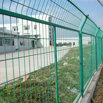 三十年老厂生产各规格隔离栅护栏网厂家定制