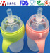 生產廠家批發嬰兒硅膠奶瓶廣口徑防脹氣帶手柄硅膠奶瓶嬰兒用品