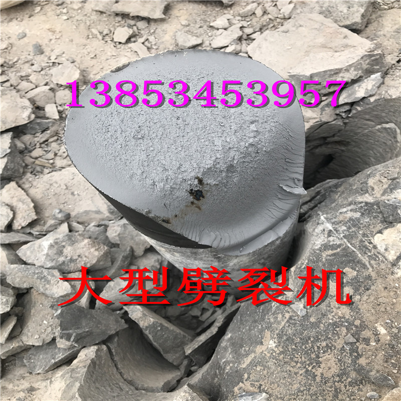 新闻：荣昌小型柴油劈裂机矿山劈石机/生产厂家