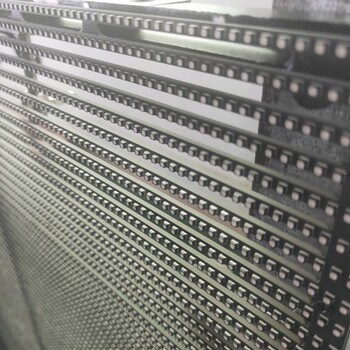 内蒙古呼科浩特珠宝店P3.91LED透明屏，通透率80%LED橱窗屏