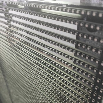內(nèi)蒙古呼科浩特珠寶店P(guān)3.91LED透明屏，通透率80%LED櫥窗屏