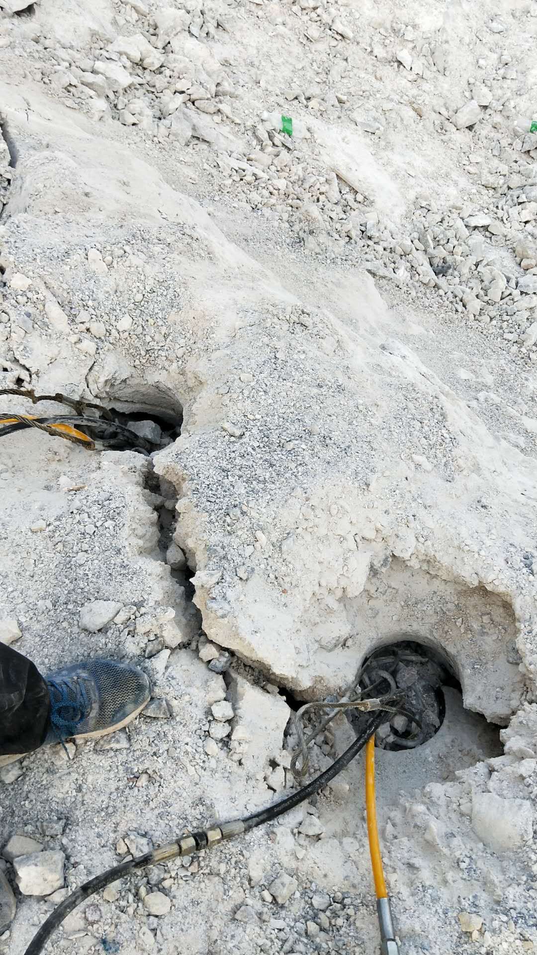 南京河道扩建基础石头液压劈裂棒案例参考