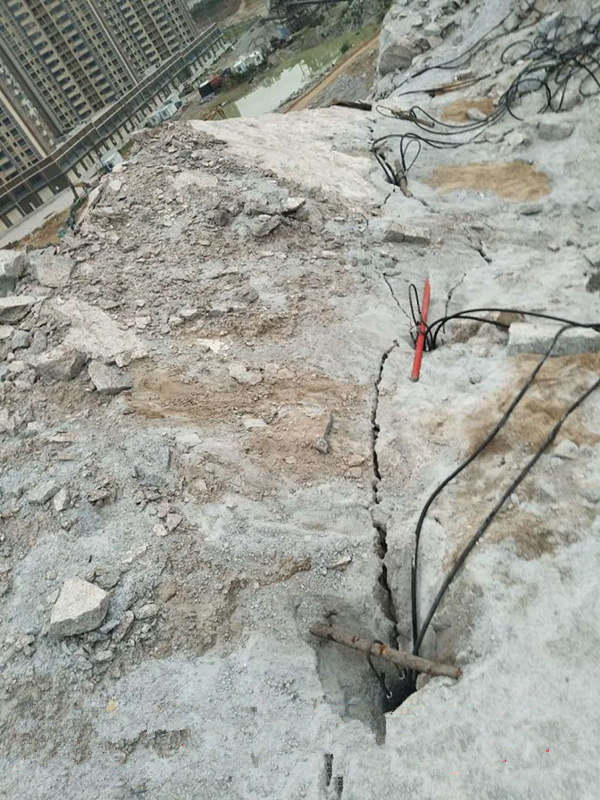 惠州惠东房地产基坑岩石比较用什么设备破石头