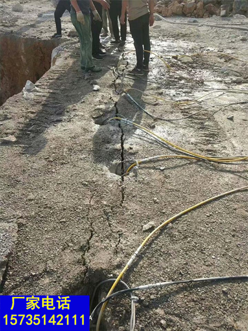 茶陵地铁遂道挖掘岩石劈裂机露采大型机械-破碎岩石厉害