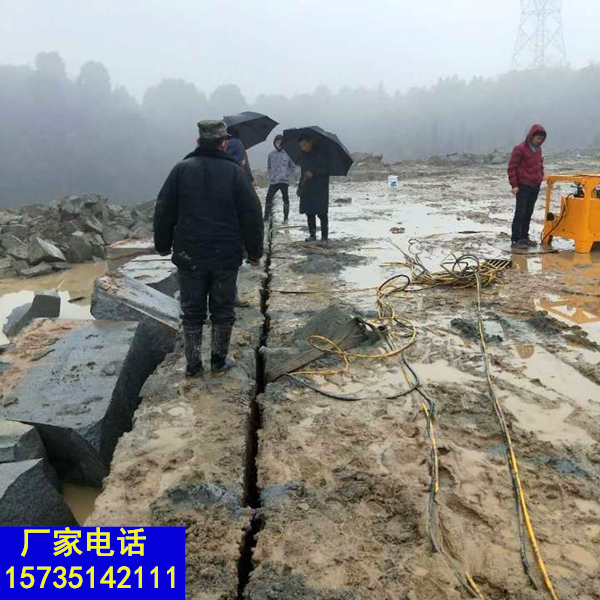 齐齐哈尔扩宽道路有硬石头开石机无声破碎一循环使用