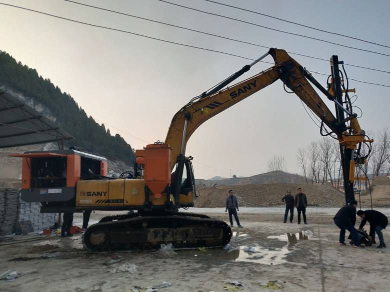 開挖遇硬石頭挖機(jī)打不動(dòng)又不能爆破大家都怎樣處理