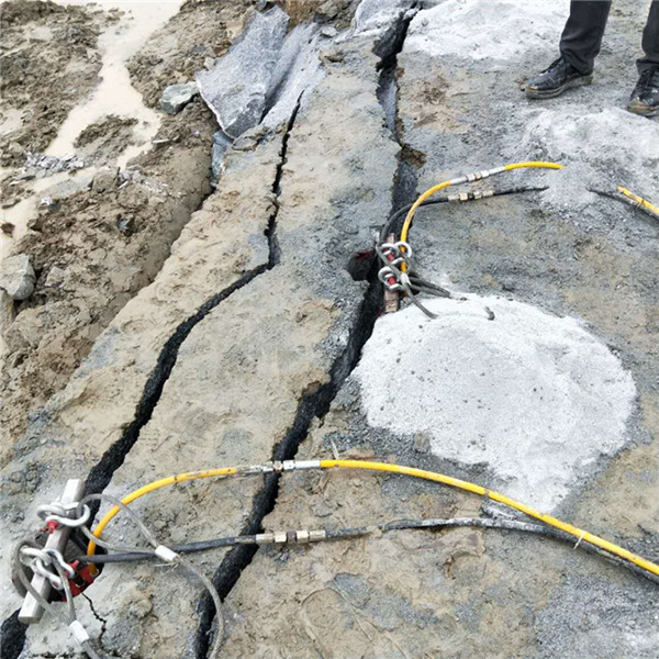 在工程建設(shè)中遇到硬石頭不允許爆破怎么辦