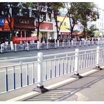 海口交通安全隔離護欄中央分隔欄桿道路塑鋼圍欄牢固耐用